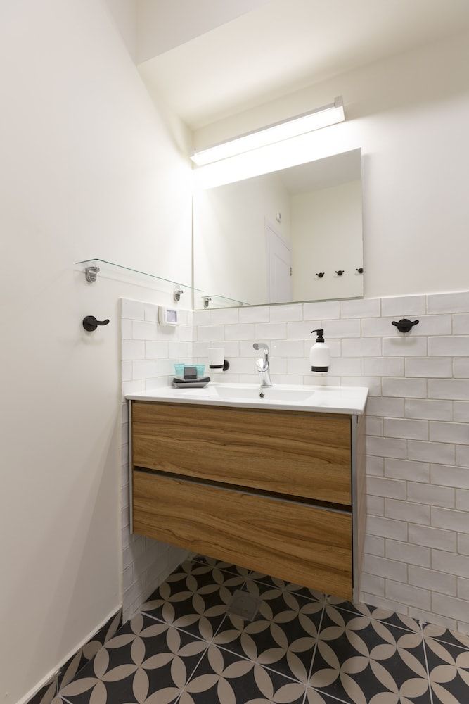 undefined AirTLV Sirkin Apartment 5