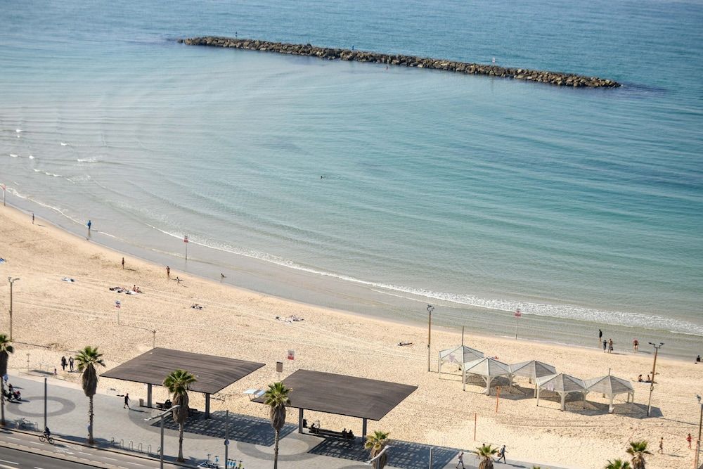 Awesome 2BR apt Balcony & pool access Apartment 27