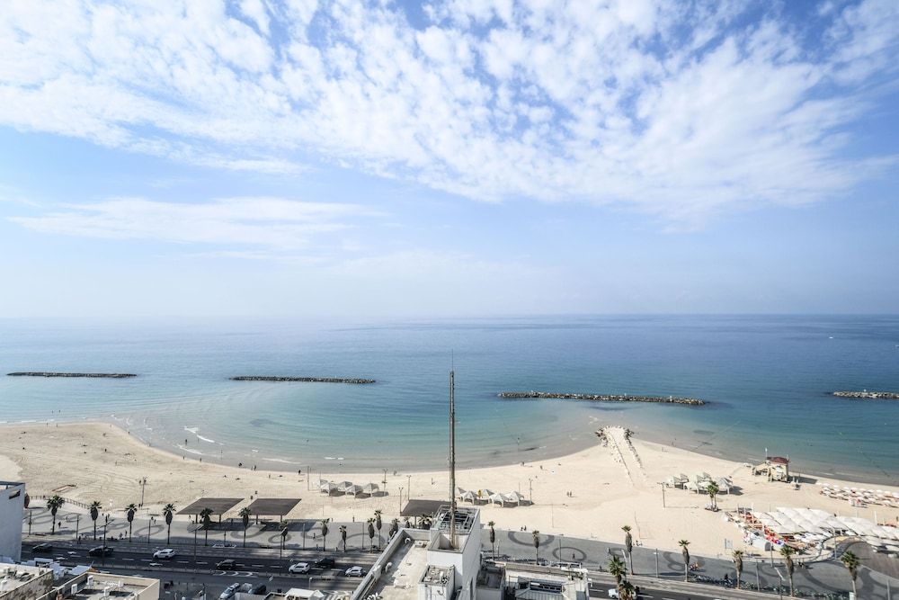 Awesome 2BR apt Balcony & pool access Apartment 22