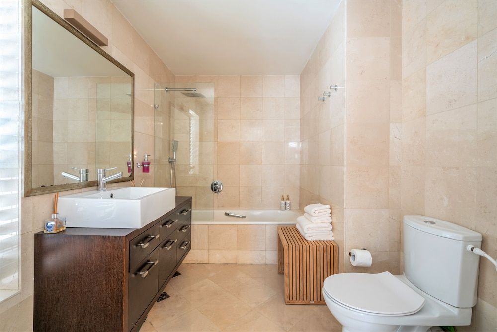 Bright and Clean Rothchild Quarter Apartment 19