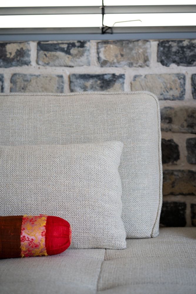 undefined Bright and Clean Rothchild Quarter 8