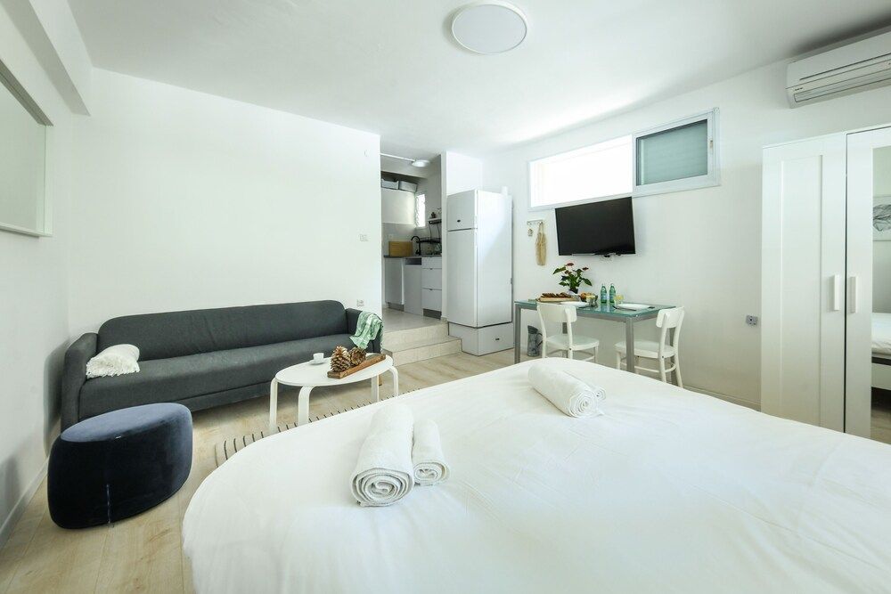 undefined CozyStudio Apt in a vibrant neighborhood 7