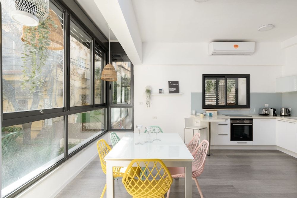 Modern & Design by FeelHome Comfort Apartment 20