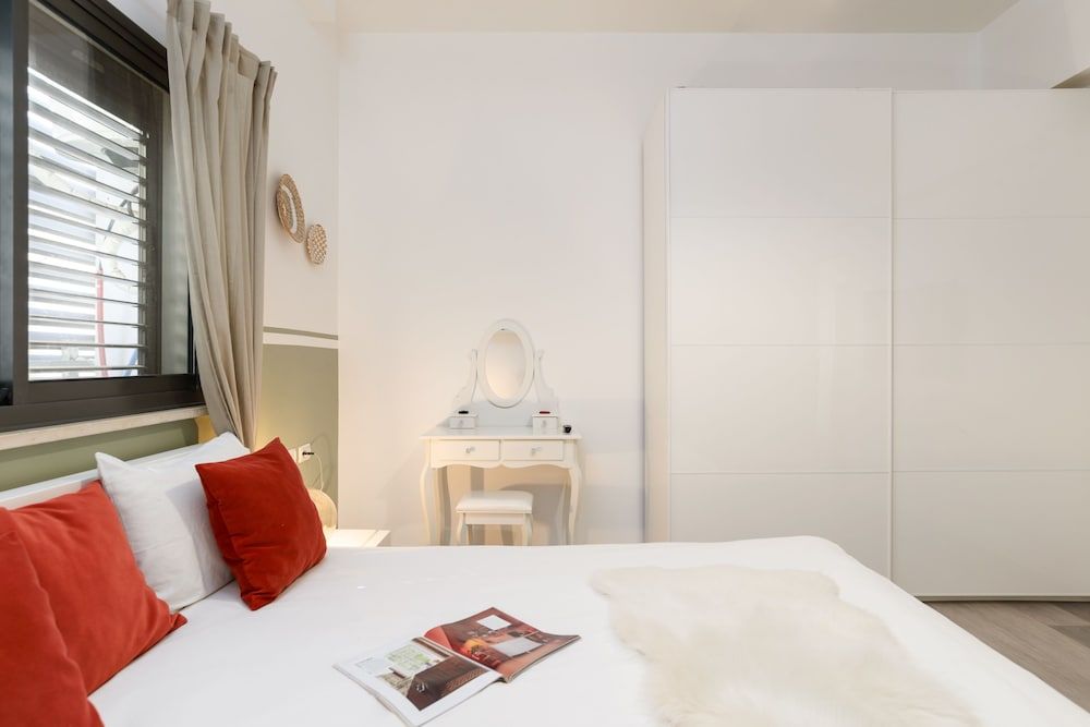 undefined Modern & Design by FeelHome 5