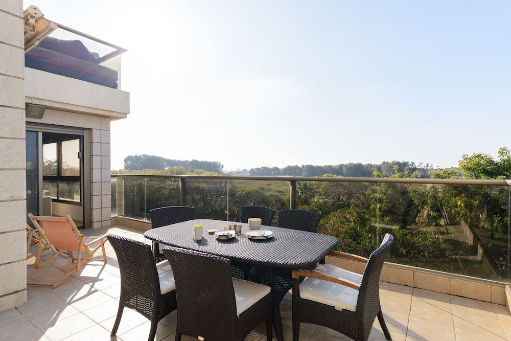 Comfort with Terrace over the Hills by FeelHome Apartment, 3 Bedrooms, Terrace 5
