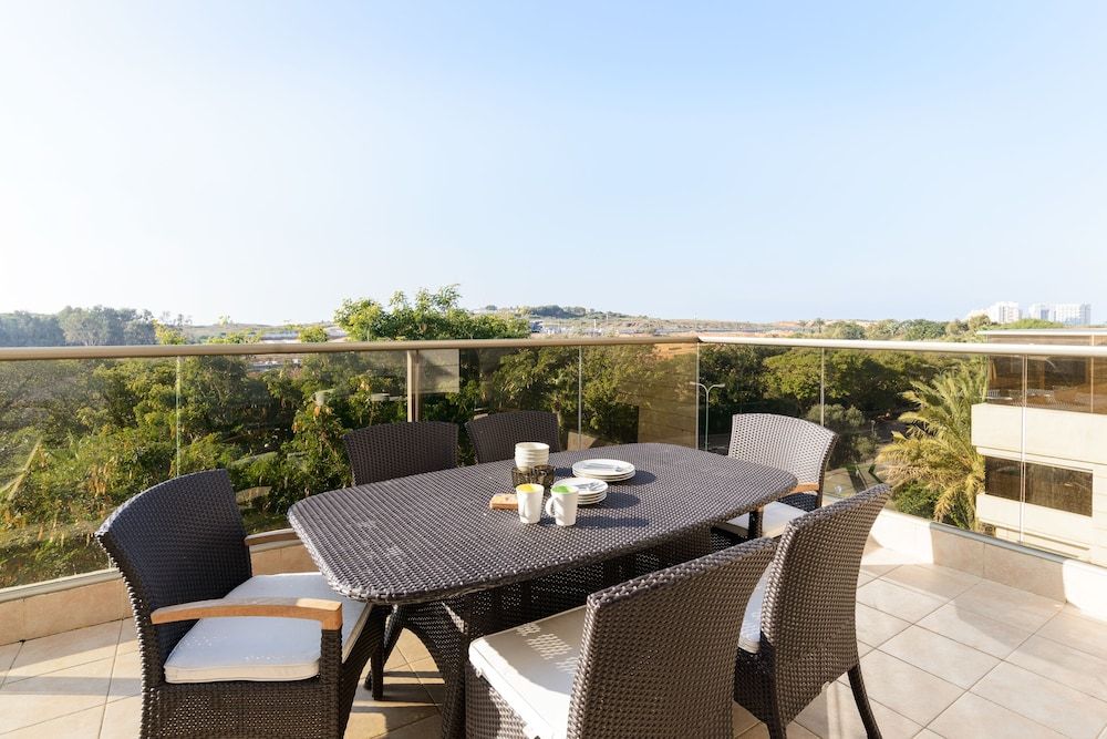 Comfort with Terrace over the Hills by FeelHome Apartment, 3 Bedrooms, Terrace 6