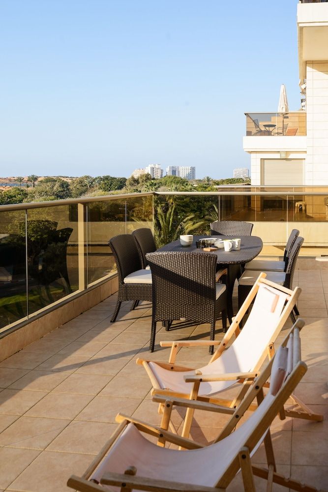 Comfort with Terrace over the Hills by FeelHome Apartment, 3 Bedrooms, Terrace 8