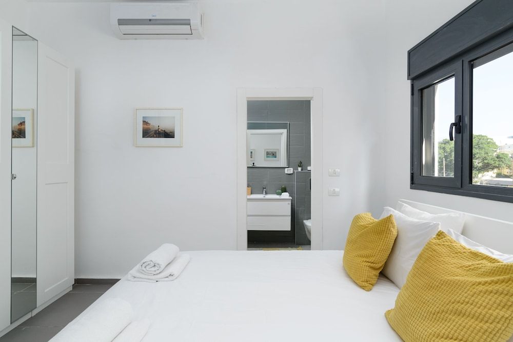 undefined New & Bright 2BR with Balcony near Beach 2