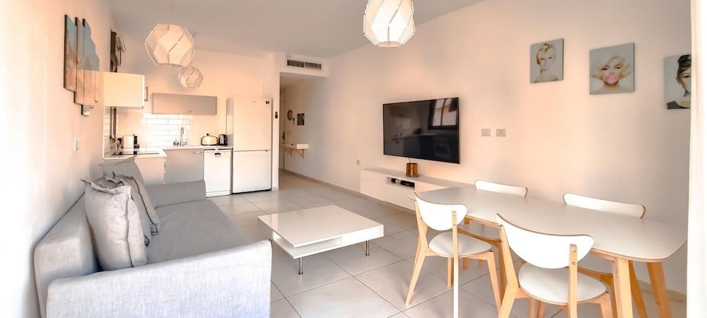 undefined Ben Yehuda Tulipe in Tel Aviv-yafo 2