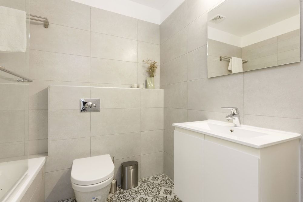 undefined AirTLV - Menachem Begin Apartment 10