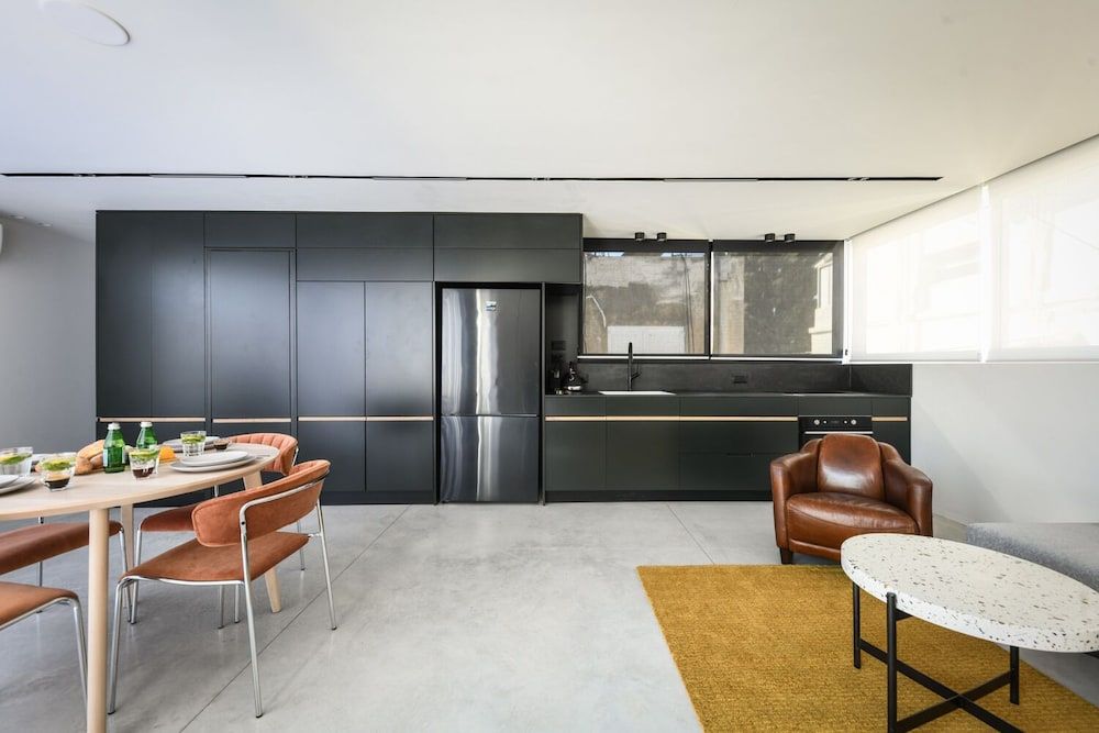 undefined Vibrant and Modern Apartment in Tel Aviv 5