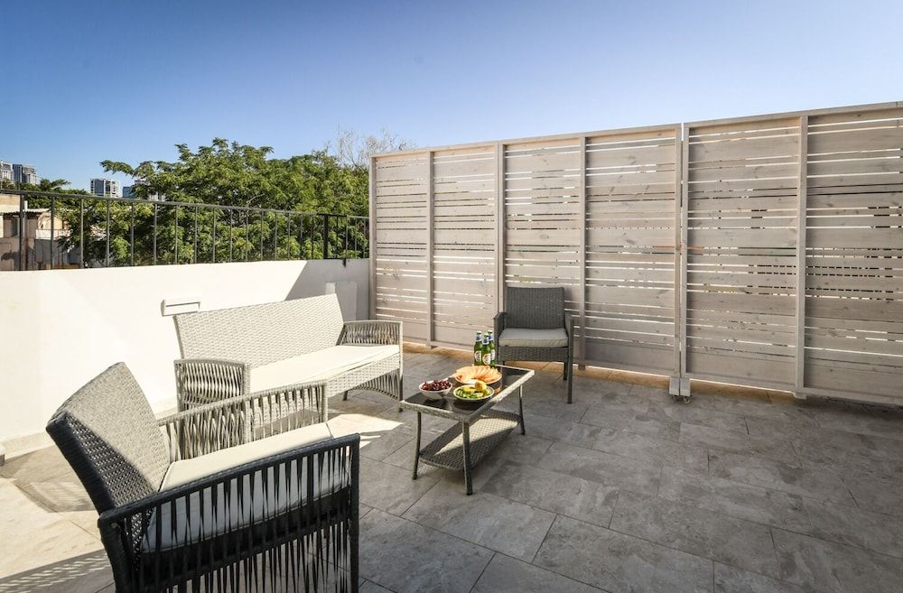 undefined Vibrant and Modern Apartment in Tel Aviv 8