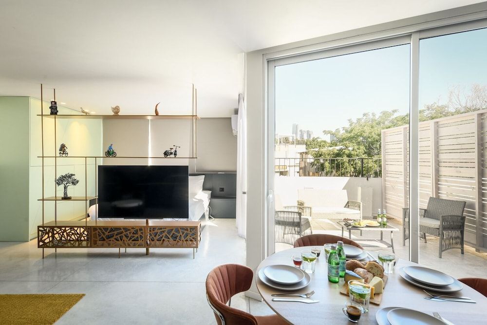 undefined Vibrant and Modern Apartment in Tel Aviv