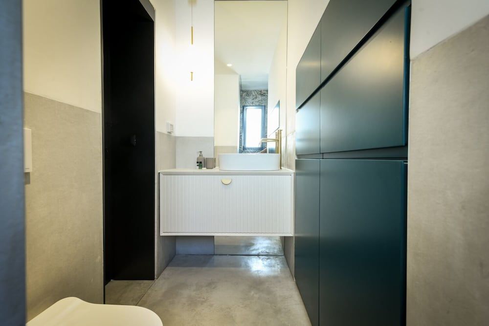 undefined Vibrant and Modern Apartment in Tel Aviv 4