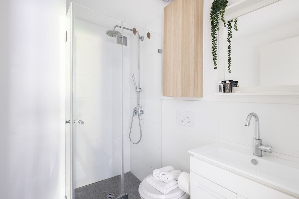 Ecletic by TLV2RENT Business Apartment 9