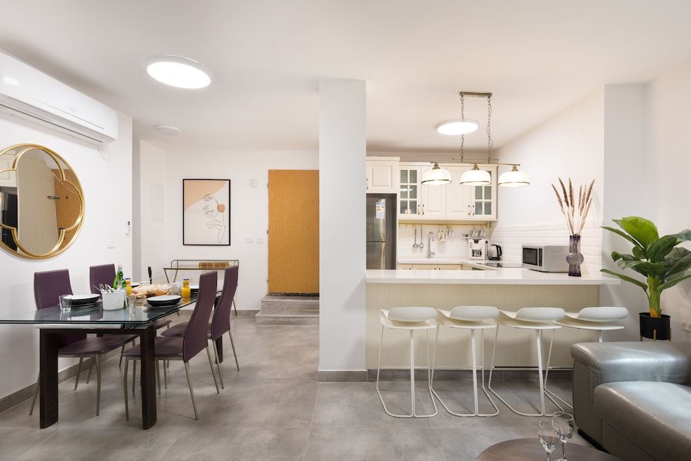 undefined Modern and Stylish 2BR Apartment 3