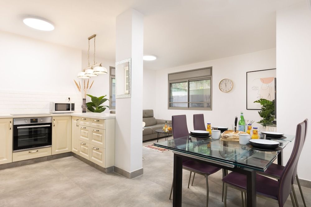 undefined Modern and Stylish 2BR Apartment 9