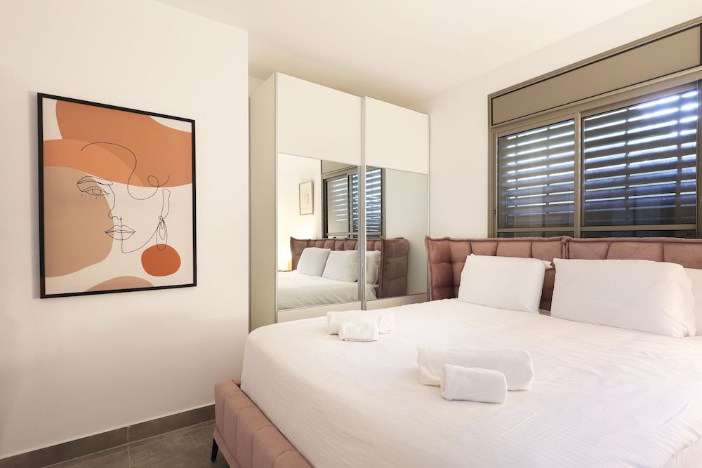 undefined Modern and Stylish 2BR Apartment 5