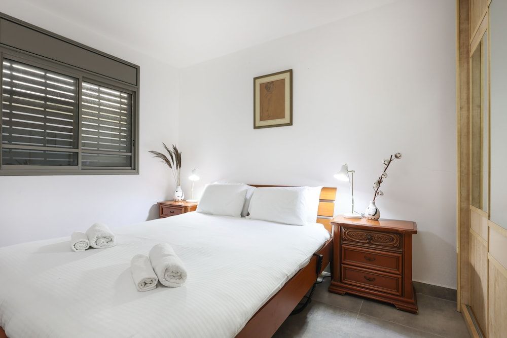 undefined Modern and Stylish 2BR Apartment 8
