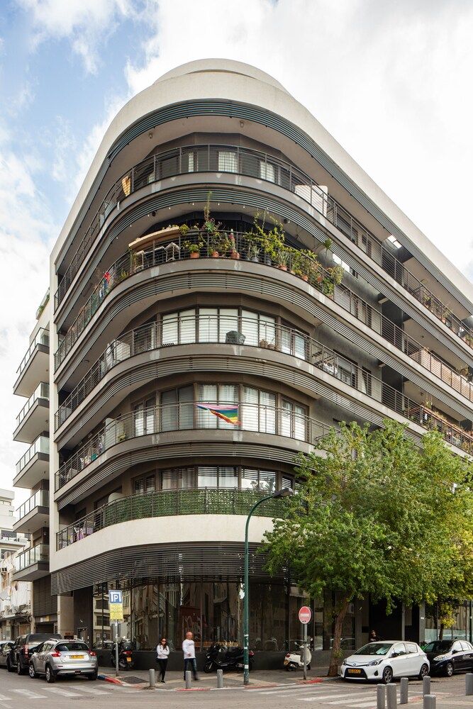 undefined Cozy 2BDR with Parking 7