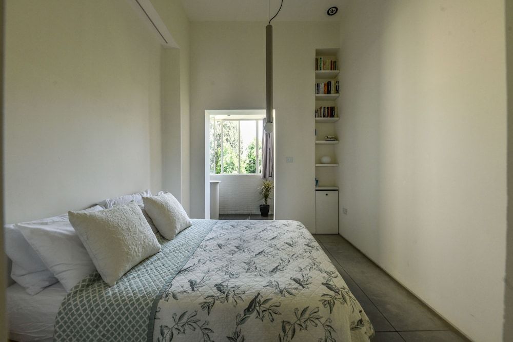 Modern & Bright 3BR apt with 2Balconies Apartment