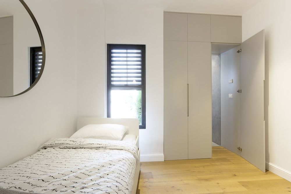 AirTLV-Bazel Apartment With Balcony City Apartment, Balcony, City View 9