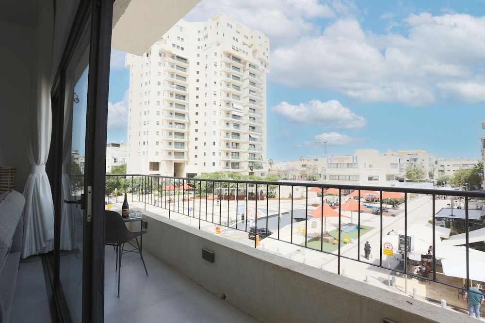 AirTLV-Bazel Apartment With Balcony City Apartment, Balcony, City View 10
