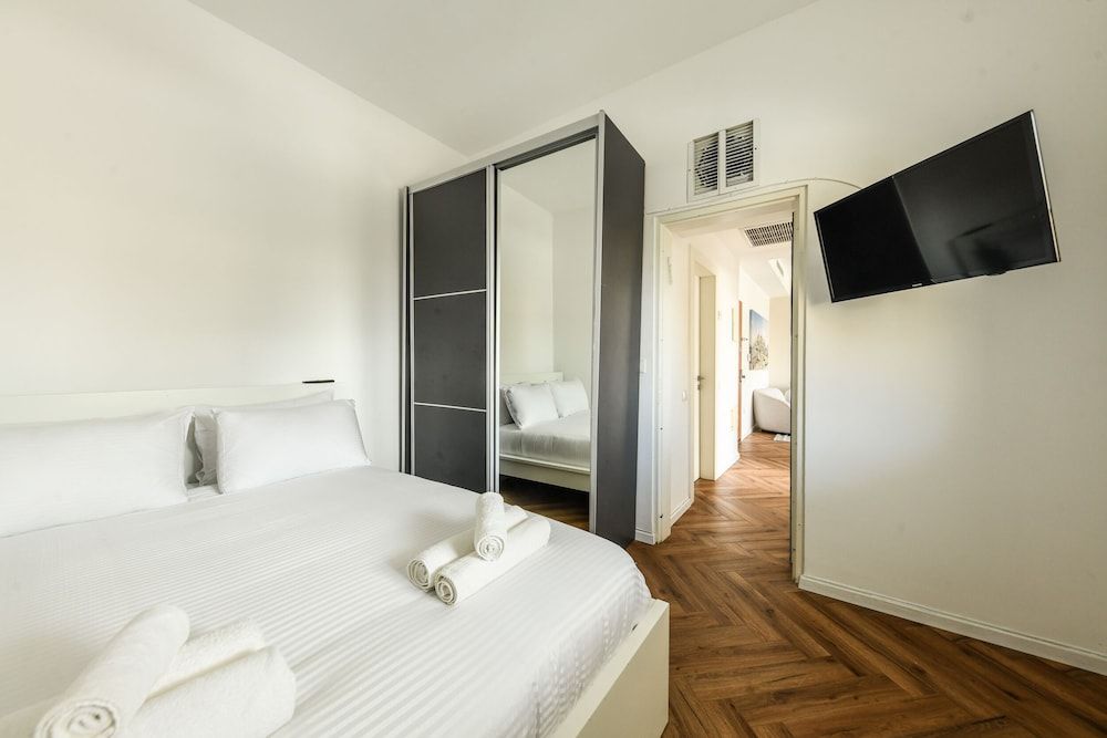 undefined Beachside Charm on Ben Yehuda 2BR Apt 4