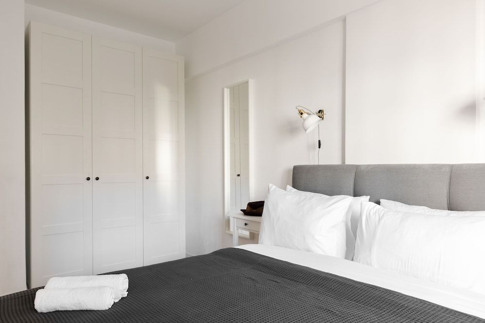 undefined Spacious & Modern 3BD Apartment 2-min From Beach 5