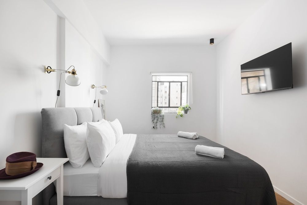 undefined Spacious & Modern 3BD Apartment 2-min From Beach 10