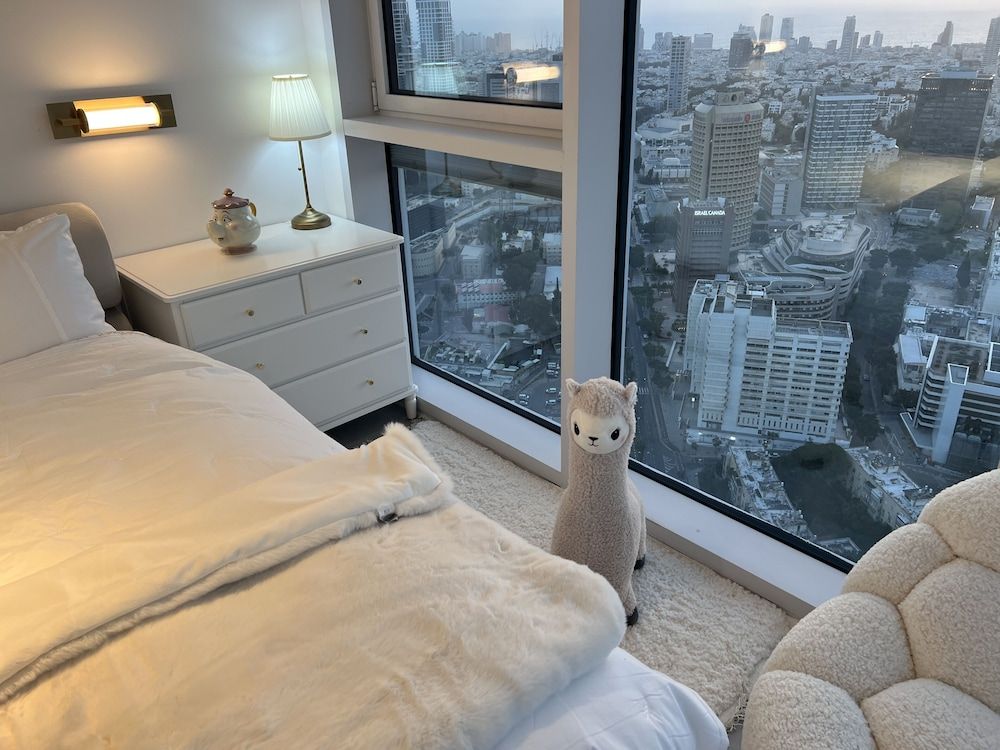 Prince Palace Tel Aviv Presidential Penthouse, 2 Bedrooms, Balcony, Sea View 2