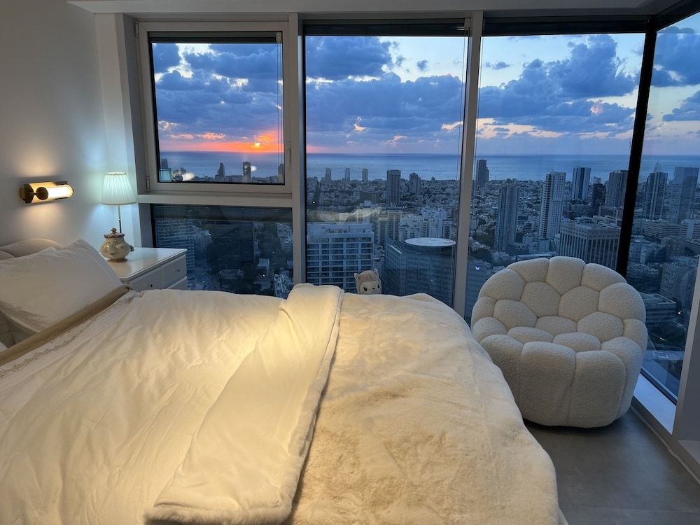 Prince Palace Tel Aviv Presidential Penthouse, 2 Bedrooms, Balcony, Sea View 18