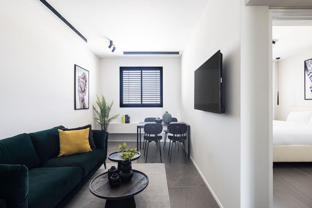 Skyline Serenity by tlv2rent Deluxe Apartment 17