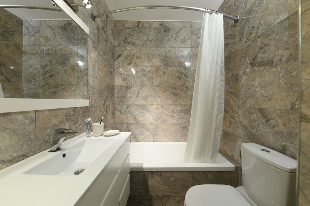 Boutique 1BR Apt with parking Apartment 21