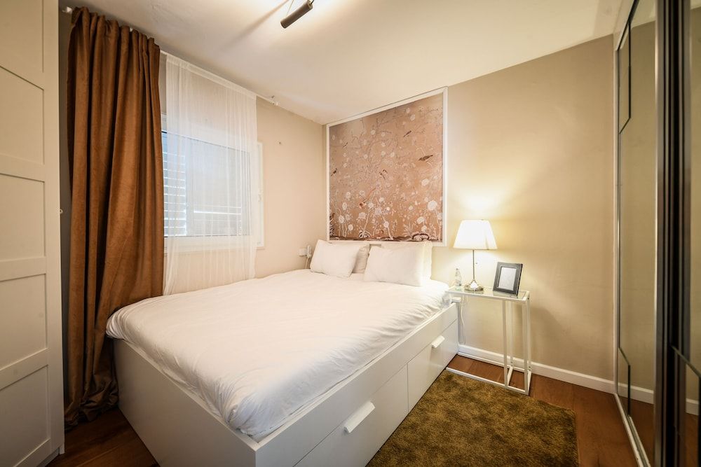 undefined Boutique 1BR Apt with parking 2