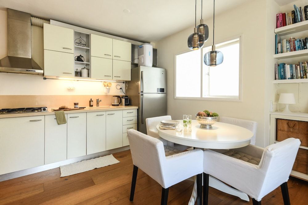 Boutique 1BR Apt with parking Apartment 20