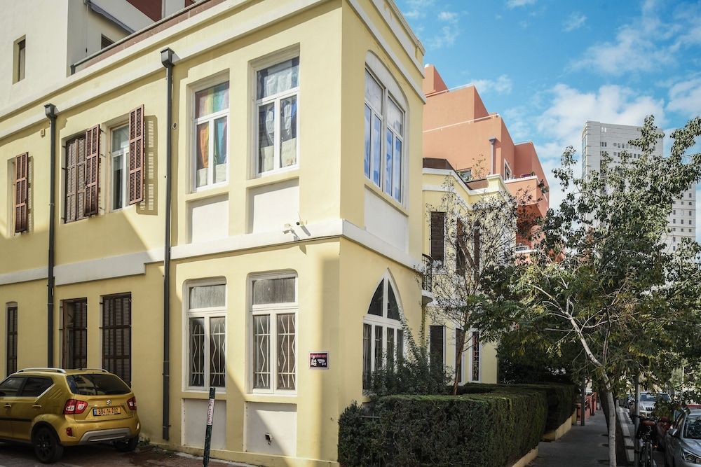 undefined Boutique 1BR Apt with parking 5