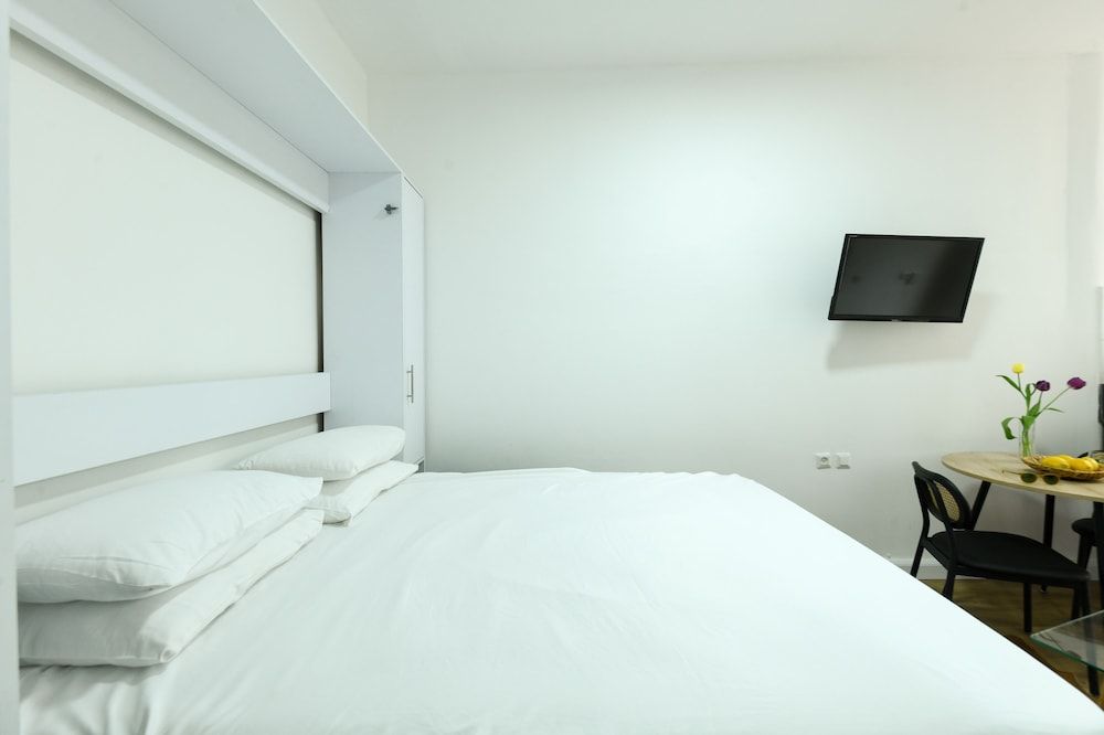 undefined Charming Studio Apartment with kitchen