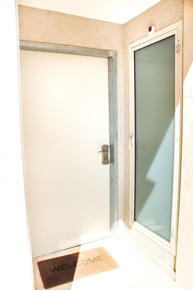 undefined Modern Ben gurion Apt By Ahlan Hospitality 2