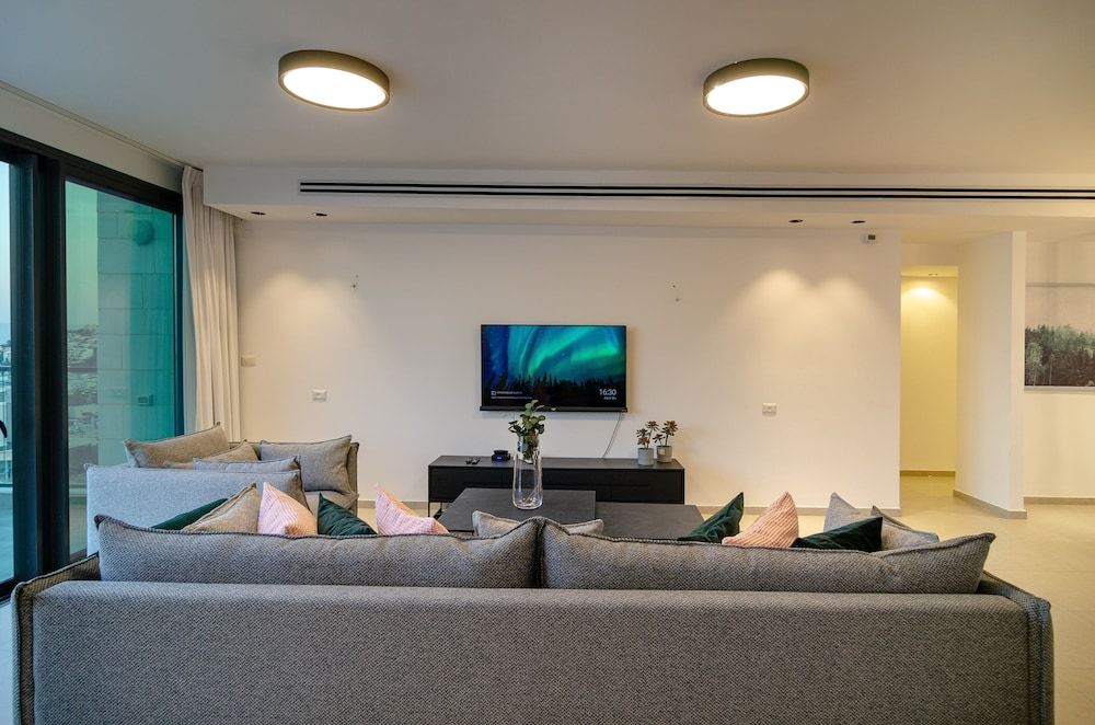 Dov Garden apartment with private pool Luxury Apartment 42