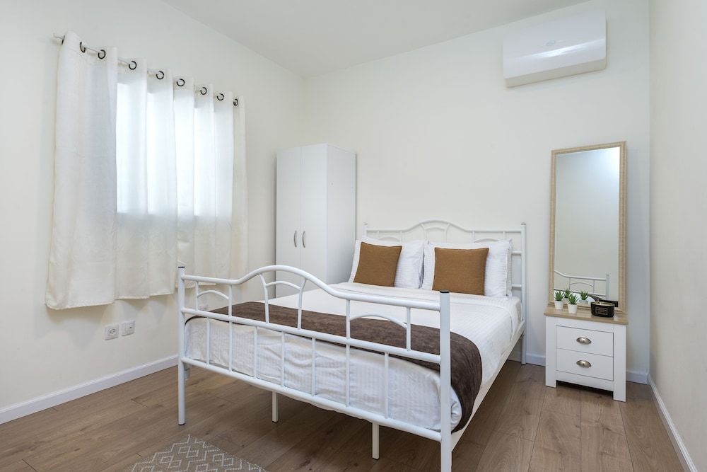 Family Apartment Garden, 2 Double and Sofa Bed, 2 Bedroom, City View, Patio