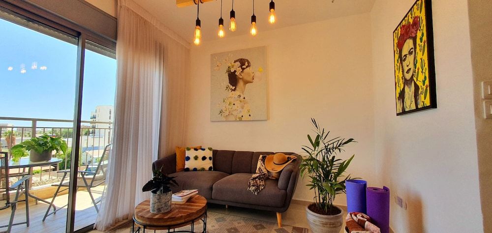Melony Apartment