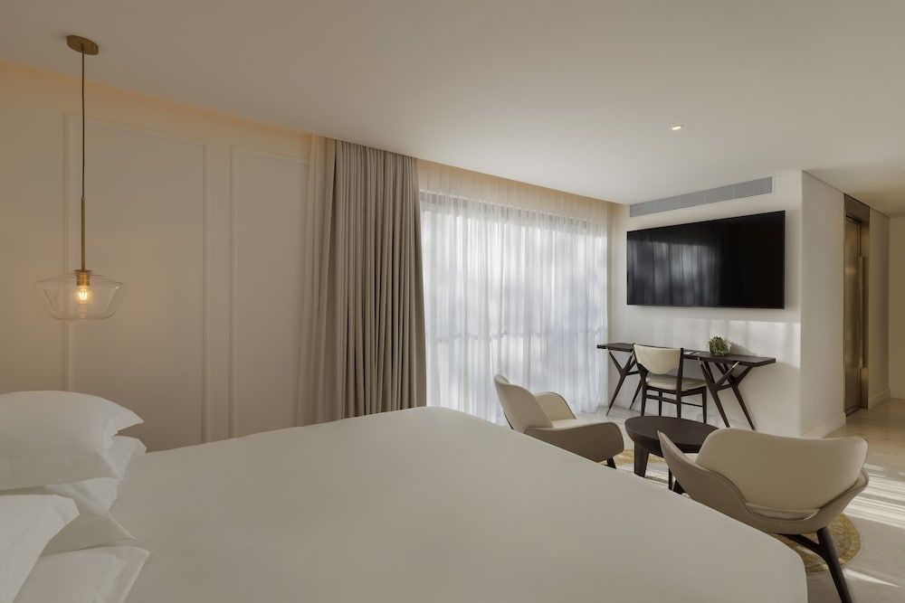 Theatron Jerusalem Hotel & Spa - MGallery Collection Deluxe Room, 1 King Bed 3