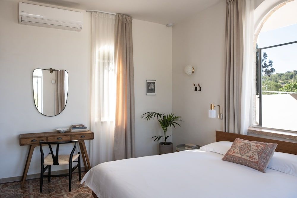 KHAN EIN KAREM BOUTIQUE HOTEL Deluxe Double Room, Terrace, Mountain View 4