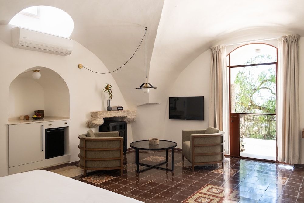 KHAN EIN KAREM BOUTIQUE HOTEL Deluxe Double Room, Terrace, Mountain View 2 5