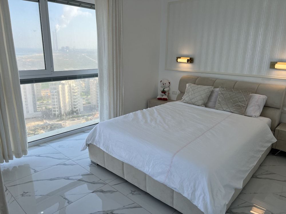 Royal Penthouse, 3 Bedrooms, Balcony, Sea View