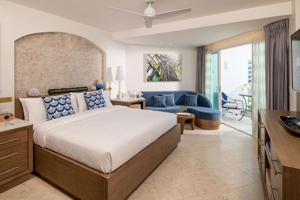 Room, 1 King Bed, Balcony (Mammee Bay, Club Level)