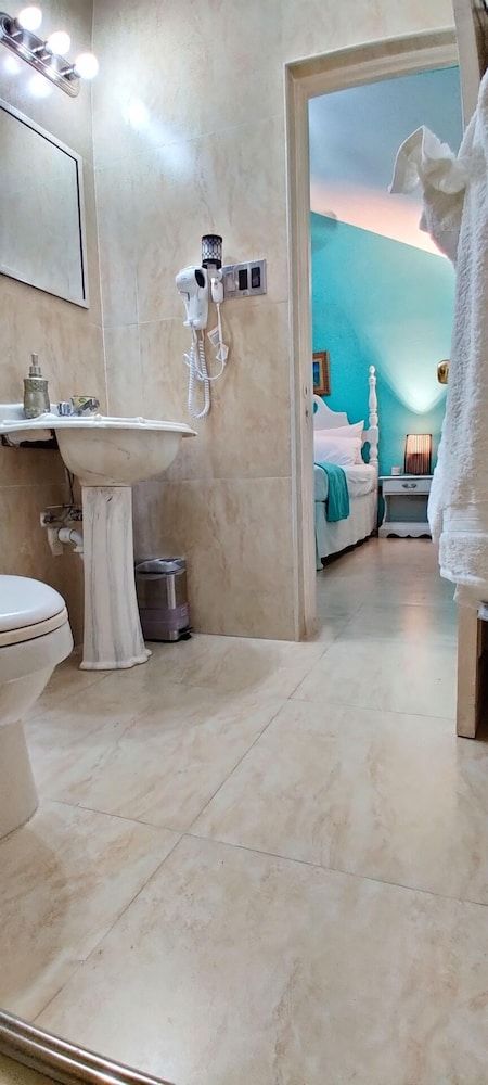 Fisherman's Point Ocean View Hotel Family Apartment, 2 Bedrooms, Non Smoking, Ocean View 22