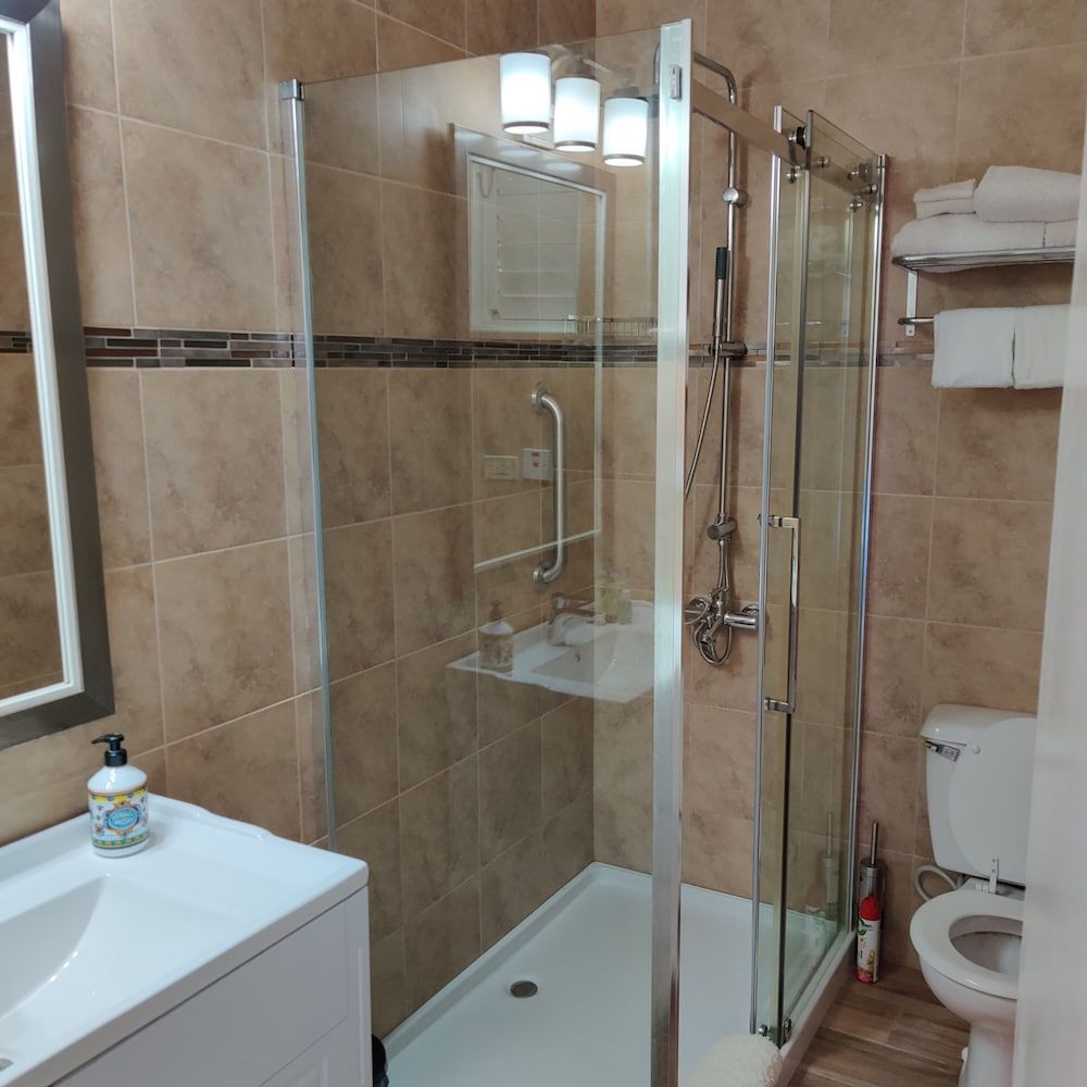 Fisherman's Point Ocean View Hotel Deluxe Apartment 12