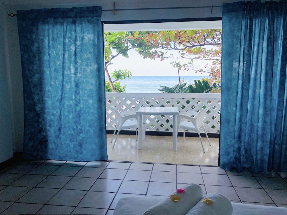 Sand And Tan Beach Hotel Standard Room 4